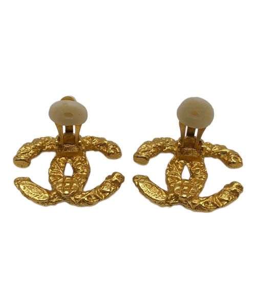 CHANEL（シャネル）CHANEL (シャネル) ヴィンテージココマークイヤリング 唐草模様 ゴールドの古着・服飾アイテム