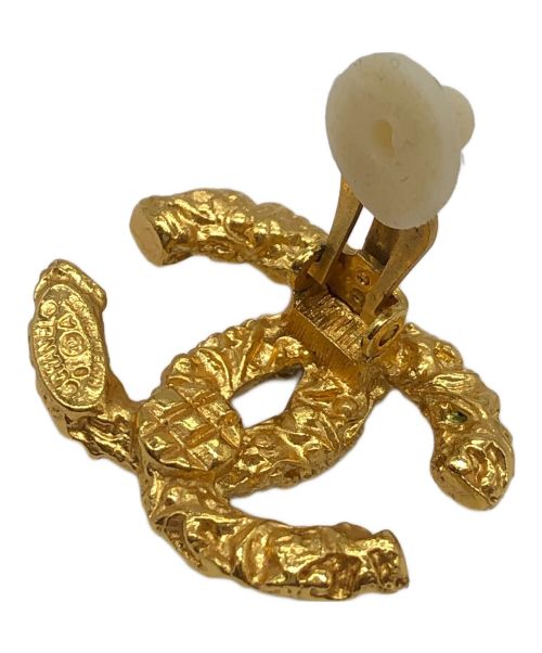 CHANEL（シャネル）CHANEL (シャネル) ヴィンテージココマークイヤリング 唐草模様 ゴールドの古着・服飾アイテム