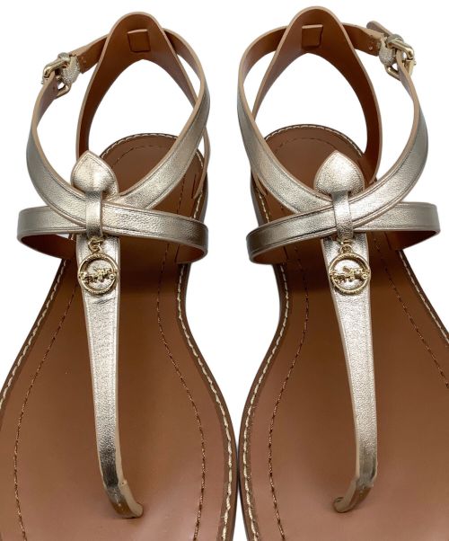COACH（コーチ）COACH (コーチ) LYDIA MTLE SANDAL ブラウン×ゴールド サイズ:US8B 未使用品の古着・服飾アイテム