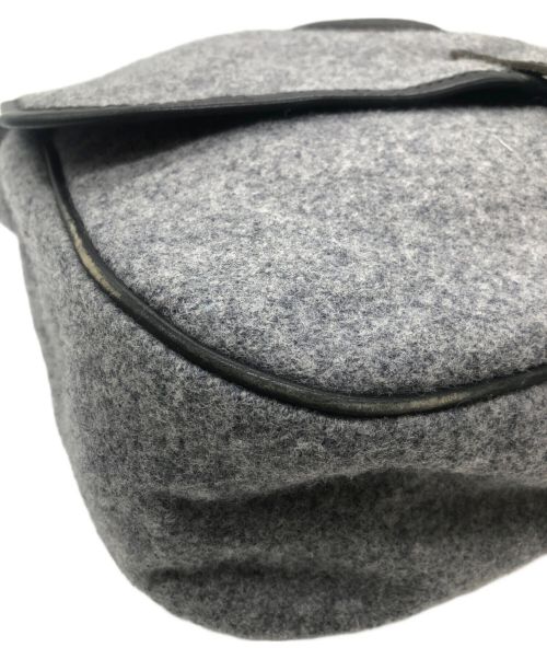 YUKETEN（ユケテン）YUKETEN (ユケテン) MAILMAN BAG（メールマンバッグ） グレー×レッドの古着・服飾アイテム