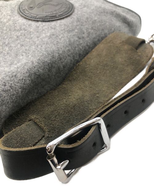 YUKETEN（ユケテン）YUKETEN (ユケテン) MAILMAN BAG（メールマンバッグ） グレー×レッドの古着・服飾アイテム