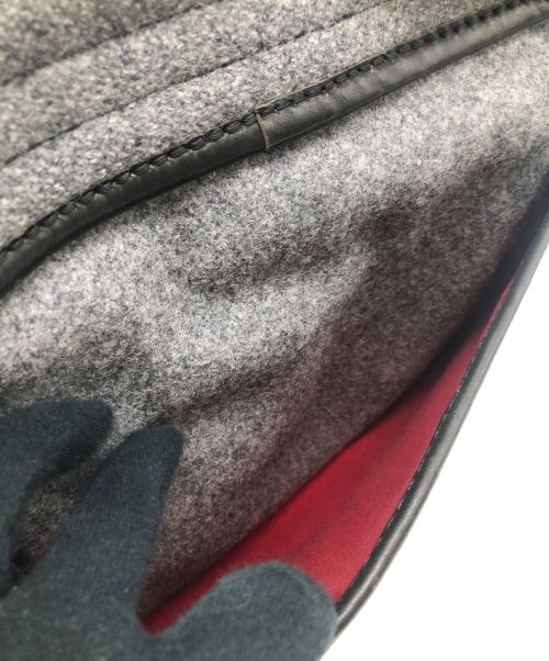 YUKETEN（ユケテン）YUKETEN (ユケテン) MAILMAN BAG（メールマンバッグ） グレー×レッドの古着・服飾アイテム