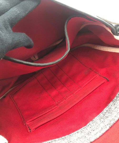 YUKETEN（ユケテン）YUKETEN (ユケテン) MAILMAN BAG（メールマンバッグ） グレー×レッドの古着・服飾アイテム