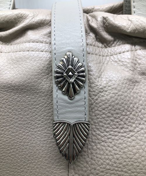 ear PAPILLONNER（イアパピヨネ）ear PAPILLONNER (イアパピヨネ) バックル巾着ショルダーバッグ ベージュの古着・服飾アイテム