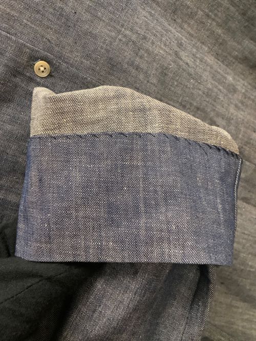 45R（フォーティファイブ・アール）45R (フォーティーファイブアール) バックボタン七分袖シャンブレーブラウス インディゴ サイズ:SIZE 2の古着・服飾アイテム