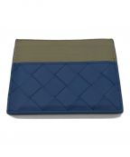 BOTTEGA VENETAボッテガベネタ）の古着「カードケース / イントレチャート」｜カーキ×ブルー