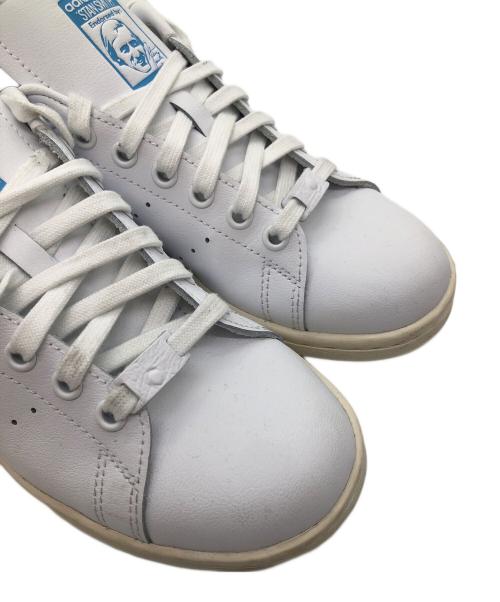 adidas（アディダス）adidas (アディダス) STANSMITH ホワイト×スカイブルー サイズ:24.5cmの古着・服飾アイテム