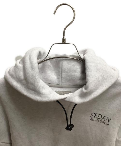 SEDAN ALL-PURPOSE（セダンオールパーパス）SEDAN ALL-PURPOSE (セダンオールパーパス) プルオーバーパーカー ホワイト サイズ:SIZE Lの古着・服飾アイテム