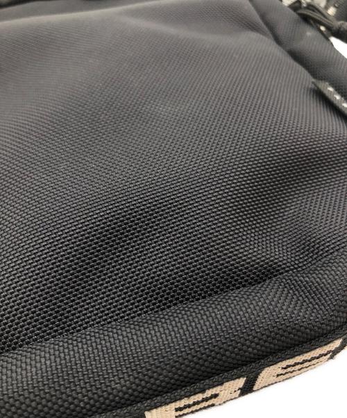 SUPREME（シュプリーム）SUPREME (シュプリーム) ロゴショルダーバッグ ブラックの古着・服飾アイテム