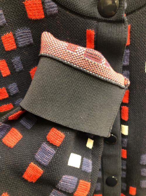 ARMANI JEANS（アルマーニジーンズ）ARMANI JEANS (アルマーニジーンズ) ニットカーディガン ネイビー×レッド サイズ:SIZE 38の古着・服飾アイテム