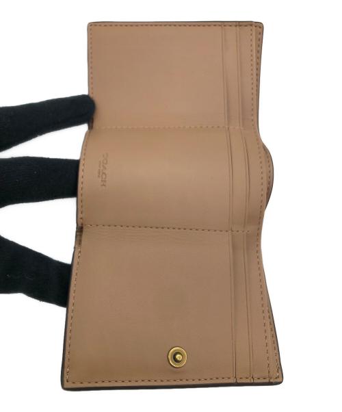 COACH（コーチ）COACH (コーチ) エッセンシャルミニトライフォールドウォレット・ホースアンドキャリッジプリント ブラウンの古着・服飾アイテム