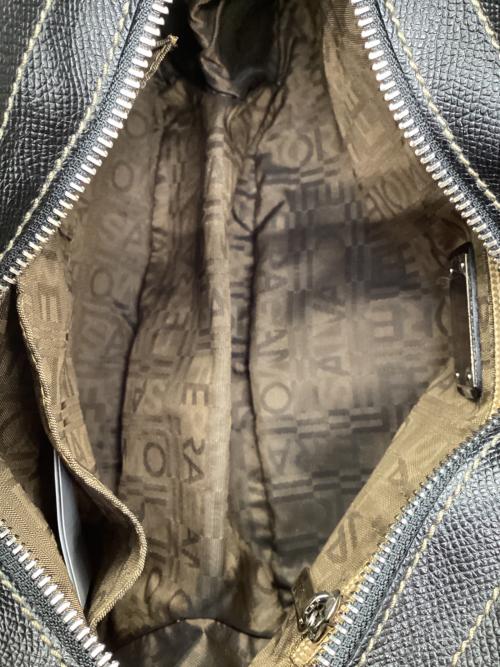 Salvatore Ferragamo（サルヴァトーレ フェラガモ）Salvatore Ferragamo (サルヴァトーレ フェラガモ) ワンショルダーバッグ ブラックの古着・服飾アイテム