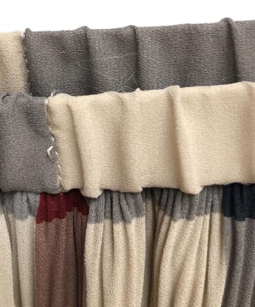 BLUE LABEL CRESTBRIDGE（ブルーレーベルクレストブリッジ）BLUE LABEL CRESTBRIDGE (ブルーレーベルクレストブリッジ) ロングスカート ベージュ×グレー サイズ:SIZE 38の古着・服飾アイテム