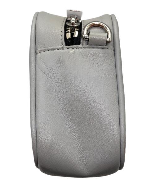 MARC JACOBS（マークジェイコブズ）MARC JACOBS (マークジェイコブス) ショルダーバッグ ライトグレーの古着・服飾アイテム