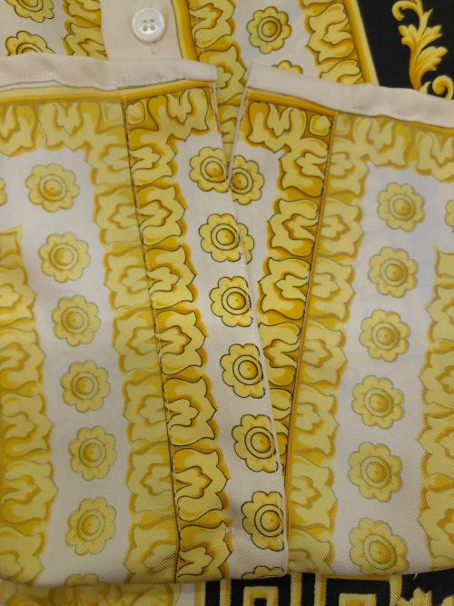 GIANNI VERSACE（ジャンニ・ヴェルサーチ）GIANNI VERSACE (ジャンニ・ヴェルサーチ) 長袖シャツ イエロー×ブラック サイズ:SIZE 50の古着・服飾アイテム