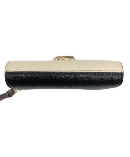 MARC JACOBS（マークジェイコブズ）MARC JACOBS (マークジェイコブス) ザ スナップショット コンパクト ウォレット ホワイト×ブラックの古着・服飾アイテム