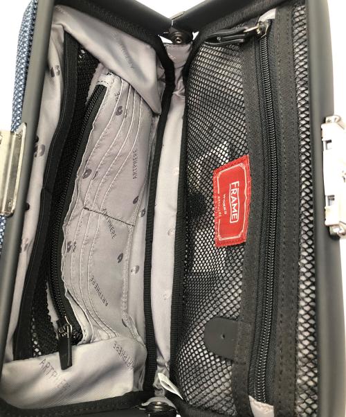 Artphere（アートフィアー）Artphere (アートフィアー) Tondo　クアトロショルダー ネイビー×ブラックの古着・服飾アイテム