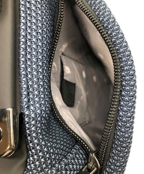 Artphere（アートフィアー）Artphere (アートフィアー) Tondo　クアトロショルダー ネイビー×ブラックの古着・服飾アイテム