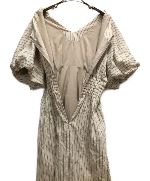 FRAY ID（フレイ アイディー）FRAY ID (フレイ アイディー) Vネックウエストタックワンピース ベージュ×ブラック サイズ:SIZE 1の古着・服飾アイテム