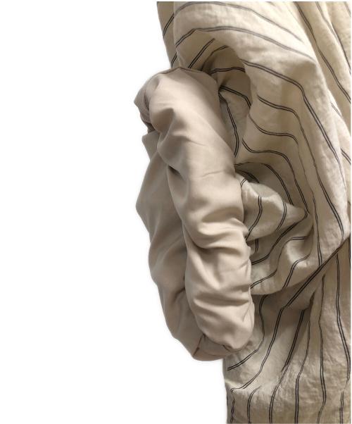 FRAY ID（フレイ アイディー）FRAY ID (フレイ アイディー) Vネックウエストタックワンピース ベージュ×ブラック サイズ:SIZE 1の古着・服飾アイテム