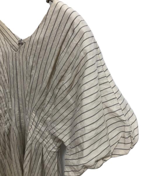 FRAY ID（フレイ アイディー）FRAY ID (フレイ アイディー) Vネックウエストタックワンピース ベージュ×ブラック サイズ:SIZE 1の古着・服飾アイテム