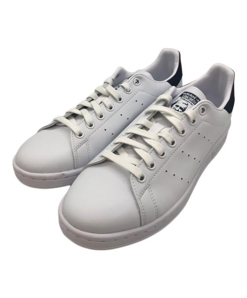 adidas（アディダス）adidas (アディダス) STANSMITH（スタンスミス） ホワイト×ネイビー サイズ:SIZE 26cm 未使用品の古着・服飾アイテム