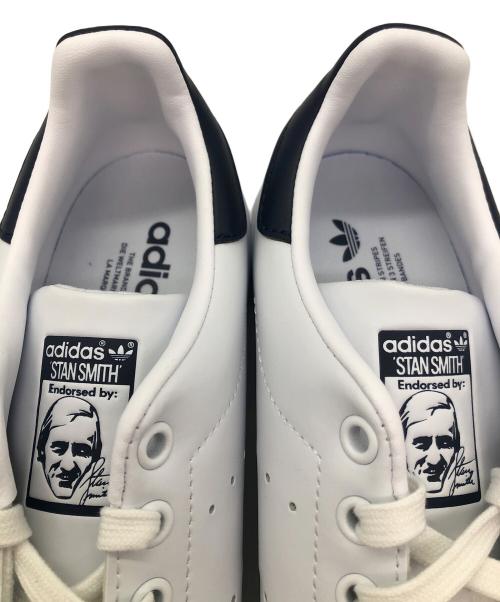 adidas（アディダス）adidas (アディダス) STANSMITH（スタンスミス） ホワイト×ネイビー サイズ:SIZE 26cm 未使用品の古着・服飾アイテム