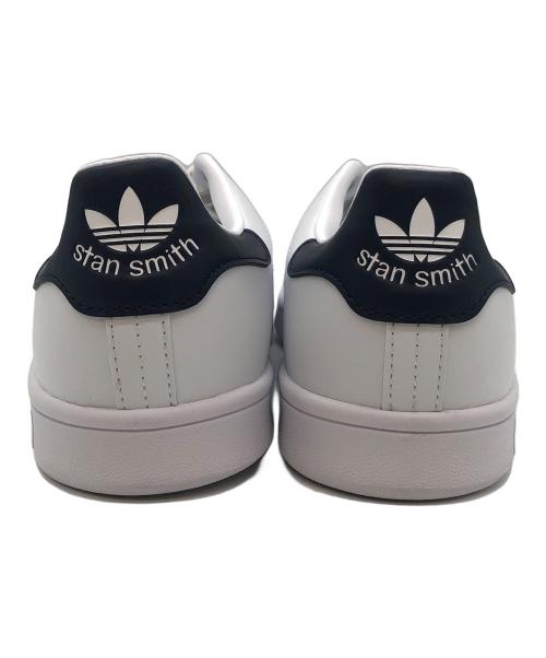 adidas（アディダス）adidas (アディダス) STANSMITH（スタンスミス） ホワイト×ネイビー サイズ:SIZE 26cm 未使用品の古着・服飾アイテム