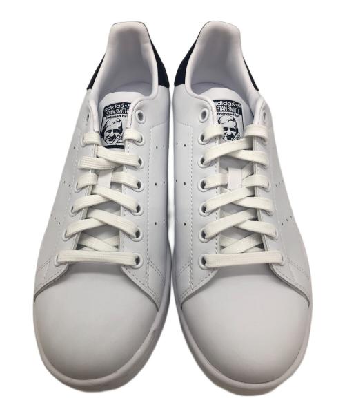 adidas（アディダス）adidas (アディダス) STANSMITH（スタンスミス） ホワイト×ネイビー サイズ:SIZE 26cm 未使用品の古着・服飾アイテム