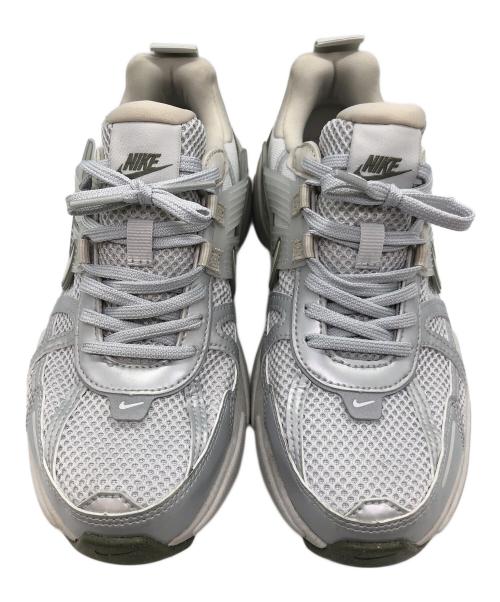 NIKE（ナイキ）NIKE (ナイキ) V2K RUN（V2K ラン） グレー サイズ:SIZE 24.5cmの古着・服飾アイテム
