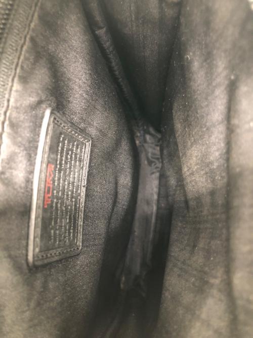 TUMI（トゥミ）TUMI (トゥミ) Organizer Travel Tote ショルダーバッグ ブラックの古着・服飾アイテム