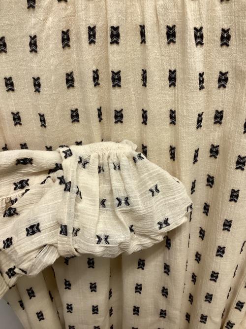 sara mallika（サラマリカ）sara mallika (サラマリカ) Cotton Cut Jqd Gather Dress（コットンカットジャガード ギャザードレス） ベージュ サイズ:SIZE Mの古着・服飾アイテム