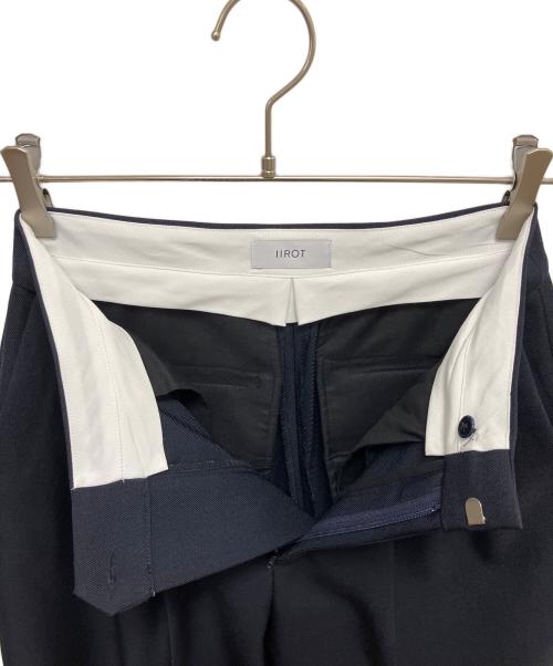 IIROT（イロット）IIROT (イロット) Twill tuck Trousers（ツイルタックトラウザー） ネイビー サイズ:SIZE 36の古着・服飾アイテム