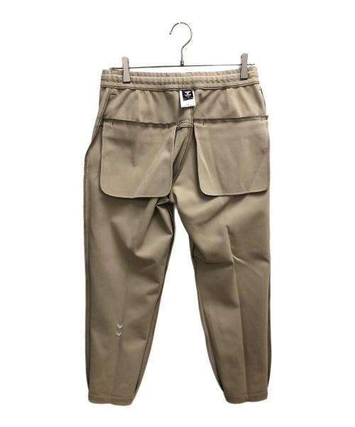 hummel（ヒュンメル）hummel (ヒュンメル) テーパードパンツ　スラックス ベージュ サイズ:SIZE Mの古着・服飾アイテム