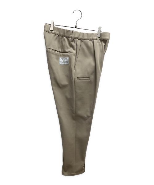 hummel（ヒュンメル）hummel (ヒュンメル) テーパードパンツ　スラックス ベージュ サイズ:SIZE Mの古着・服飾アイテム