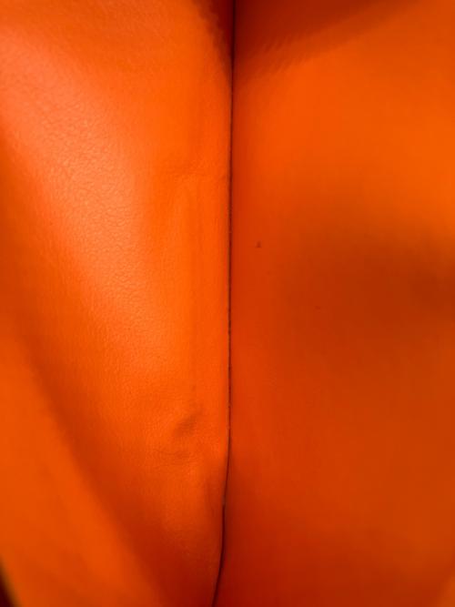 BOTTEGA VENETA（ボッテガベネタ）BOTTEGA VENETA (ボッテガベネタ) イントレチャート ジップアラウンドウォレット ラウンドファスナー長財布 ブラック×オレンジの古着・服飾アイテム