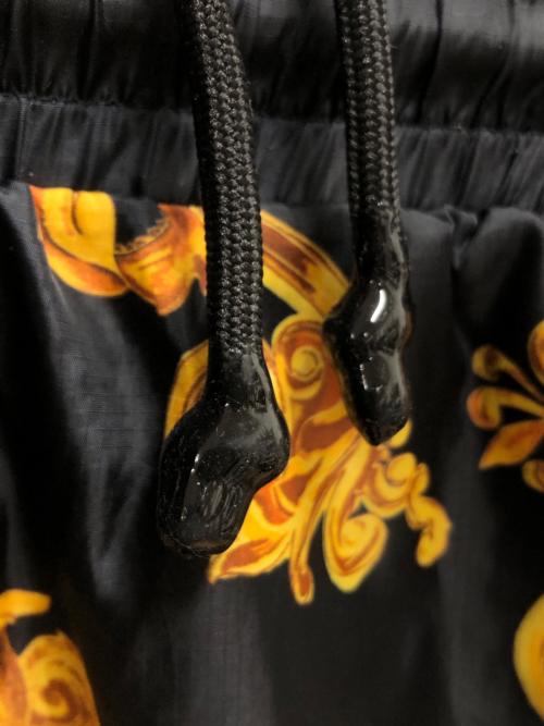 VERSACE JEANS COUTURE（ヴェルサーチ ジーンズクチュール）VERSACE JEANS COUTURE (ヴェルサーチ ジーンズクチュール) ハーフパンツ ブラック サイズ:SIZE XSの古着・服飾アイテム