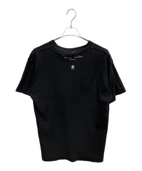 BIOTOP（ビオトープ）BIOTOP (ビオトープ) Bruce Weber Photo T-shirtsDogs group: Montauk, NY in 2008 Tシャツ ブラック サイズ:SIZE XLの古着・服飾アイテム