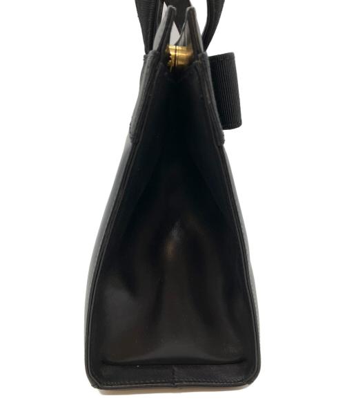 Salvatore Ferragamo（サルヴァトーレ フェラガモ）Salvatore Ferragamo (サルヴァトーレ フェラガモ) ヴァラリボン ハンドバッグ ブラックの古着・服飾アイテム