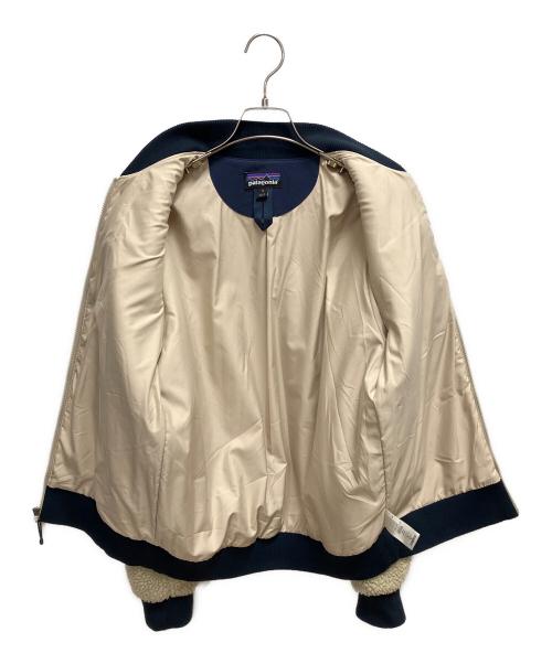 Patagonia（パタゴニア）Patagonia (パタゴニア) Retro-X Bomber Jacket（レトロX ボマー ジャケット） ベージュ×ネイビー サイズ:SIZE Sの古着・服飾アイテム