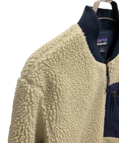 Patagonia（パタゴニア）Patagonia (パタゴニア) Retro-X Bomber Jacket（レトロX ボマー ジャケット） ベージュ×ネイビー サイズ:SIZE Sの古着・服飾アイテム
