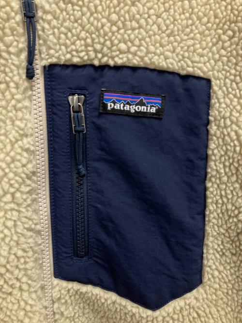 Patagonia（パタゴニア）Patagonia (パタゴニア) Retro-X Bomber Jacket（レトロX ボマー ジャケット） ベージュ×ネイビー サイズ:SIZE Sの古着・服飾アイテム