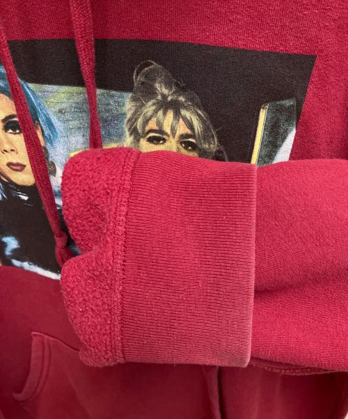 SUPREME（シュプリーム）SUPREME (シュプリーム) Nan Goldin Misty and Jimmy Paulette Hooded Sweatshirt レッド サイズ:SIZE Mの古着・服飾アイテム