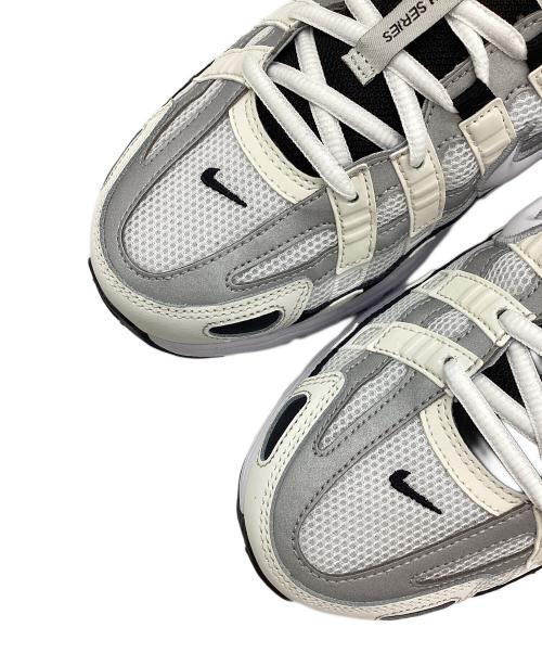 NIKE（ナイキ）NIKE (ナイキ) P-6000　ローカットスニーカー ホワイト×グレー サイズ:SIZE 28cm 未使用品の古着・服飾アイテム