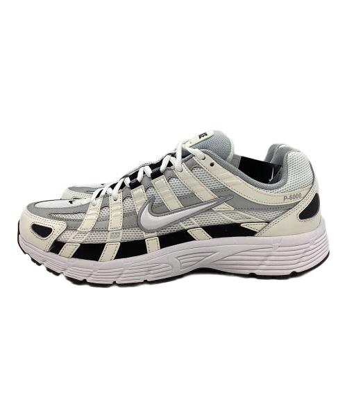 NIKE（ナイキ）NIKE (ナイキ) P-6000　ローカットスニーカー ホワイト×グレー サイズ:SIZE 28cm 未使用品の古着・服飾アイテム