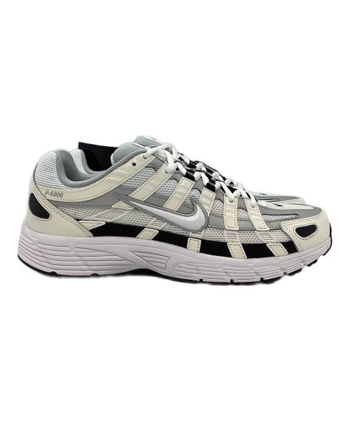 NIKE（ナイキ）NIKE (ナイキ) P-6000　ローカットスニーカー ホワイト×グレー サイズ:SIZE 28cm 未使用品の古着・服飾アイテム