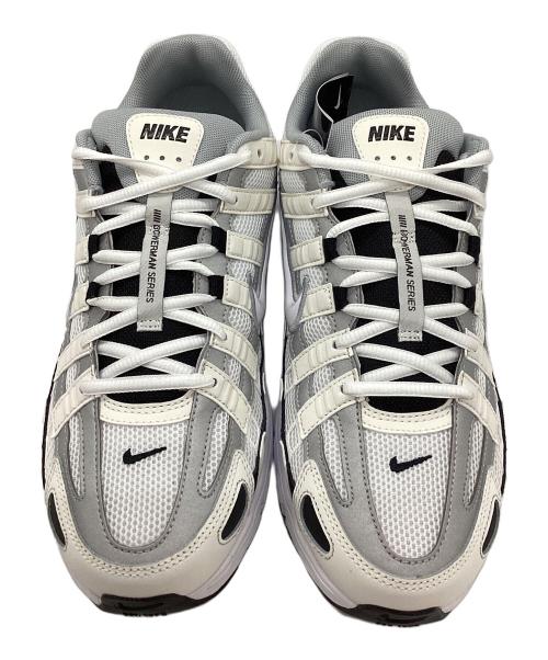 NIKE（ナイキ）NIKE (ナイキ) P-6000　ローカットスニーカー ホワイト×グレー サイズ:SIZE 28cm 未使用品の古着・服飾アイテム
