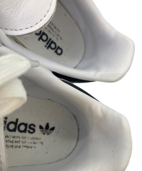 adidas（アディダス）adidas (アディダス) SAMBA OG スニーカー ホワイト×グレー サイズ:SIZE 25.5cmの古着・服飾アイテム