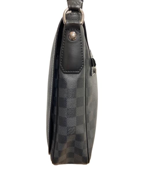 LOUIS VUITTON（ルイ ヴィトン）LOUIS VUITTON (ルイ ヴィトン) ダミエ・グラフィット ダニエルMM ショルダーバッグ グレーの古着・服飾アイテム
