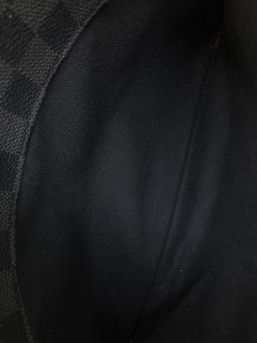 LOUIS VUITTON（ルイ ヴィトン）LOUIS VUITTON (ルイ ヴィトン) ダミエ・グラフィット ダニエルMM ショルダーバッグ グレーの古着・服飾アイテム